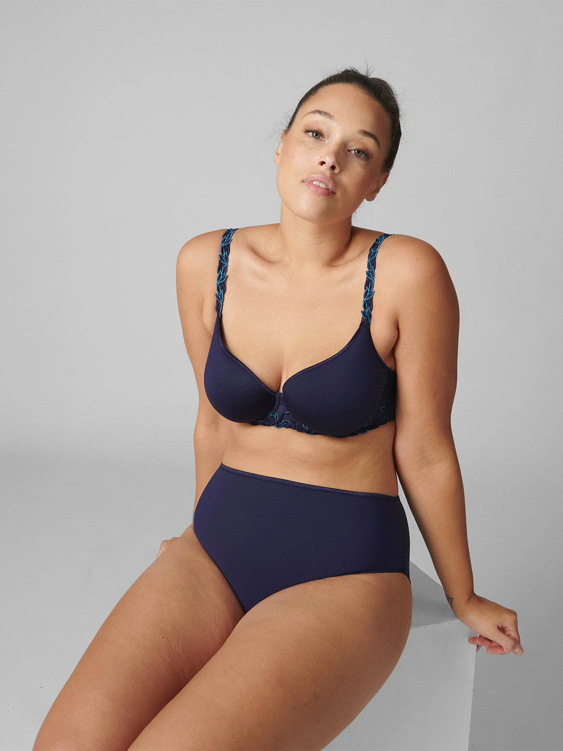 3D plunge bra - Midnight - Image 8