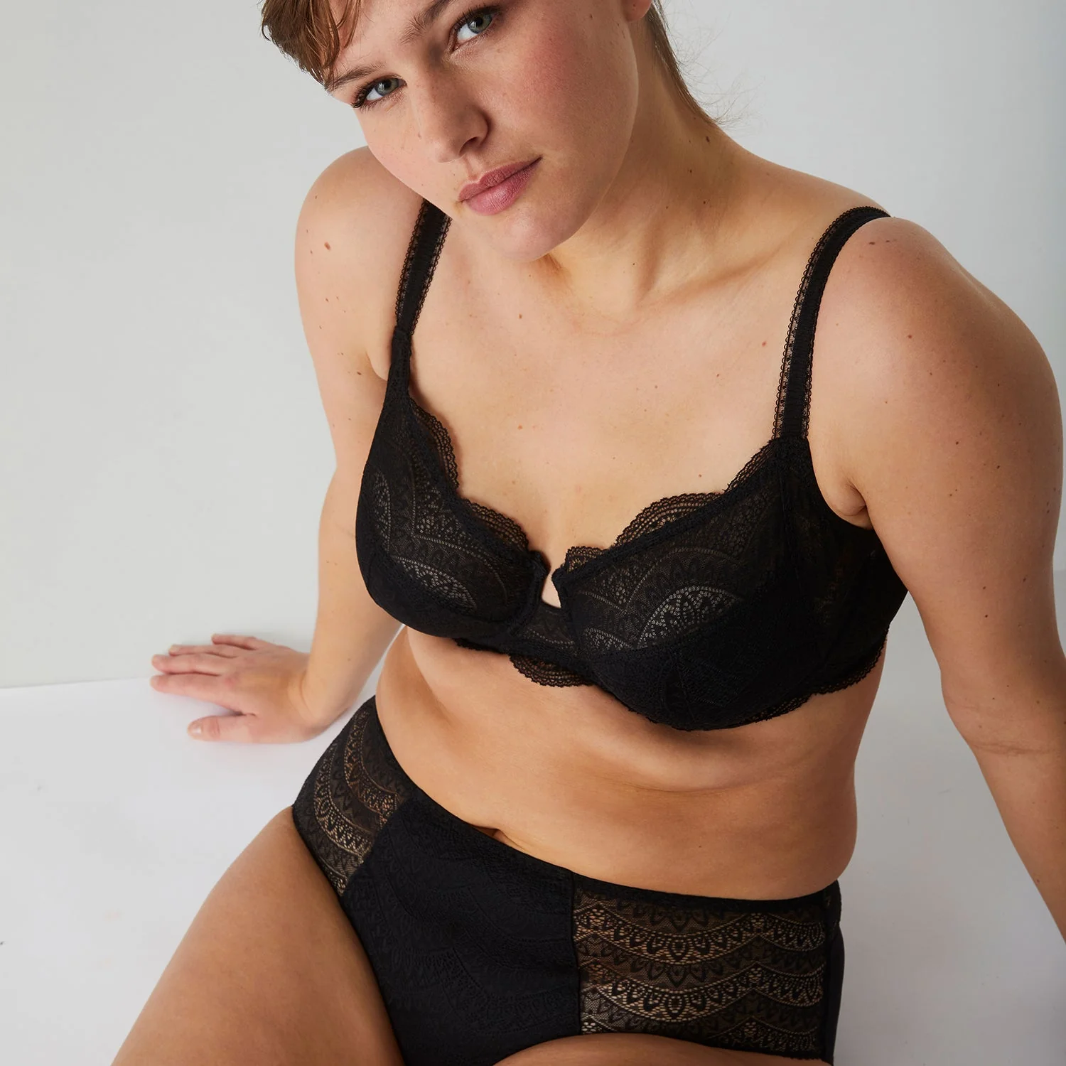 Full cup support bra - Black - Image 9