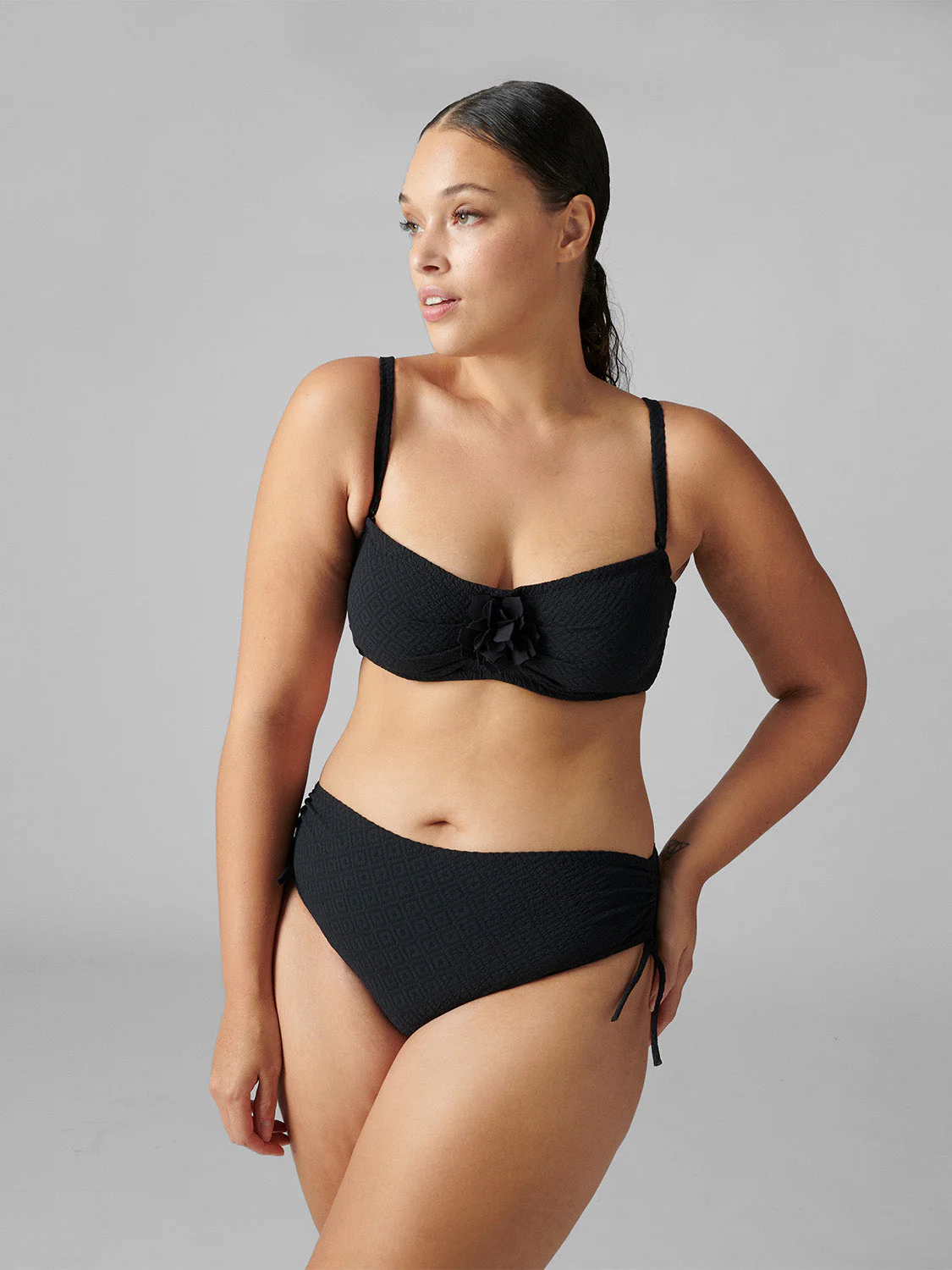 High-waist bikini brief - Black - Image 6