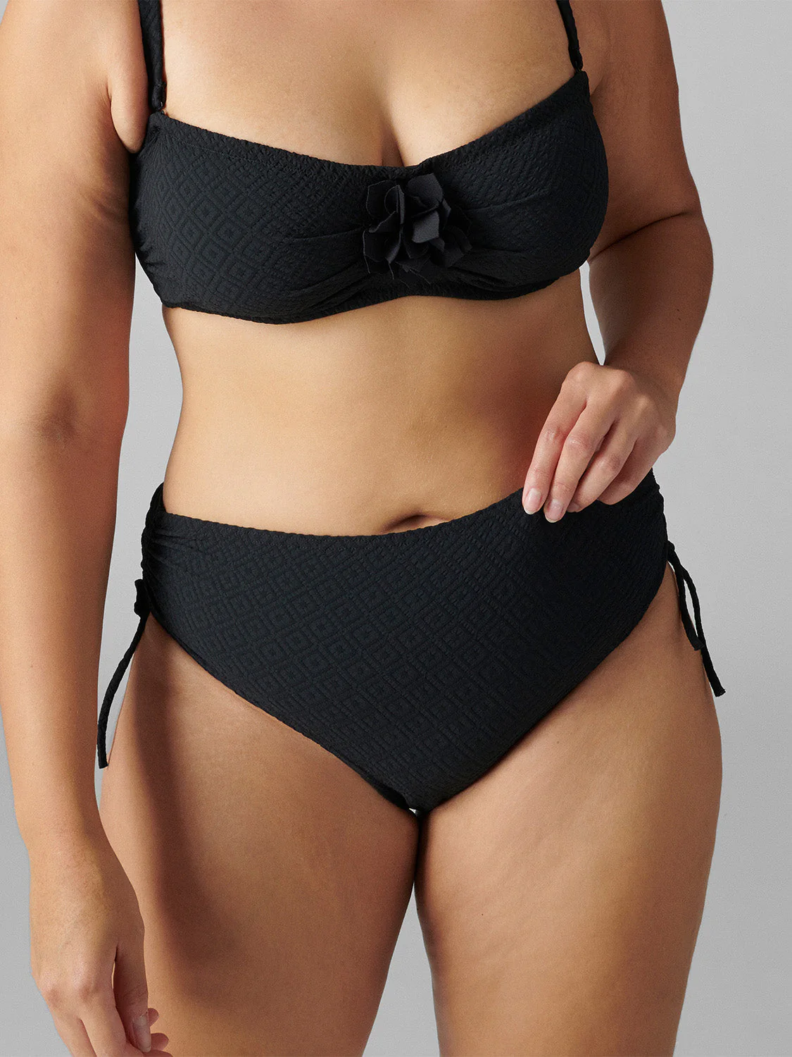High-waist bikini brief - Black - Image 7