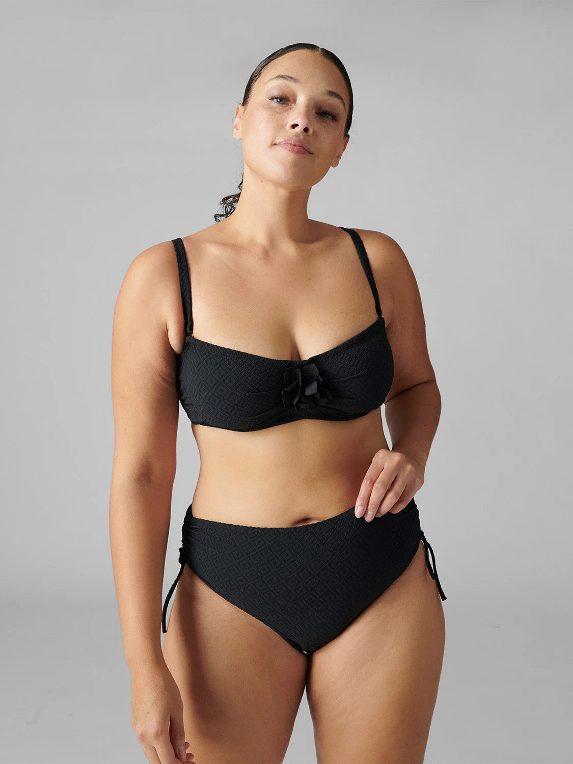 High-waist bikini brief - Black - Image 9