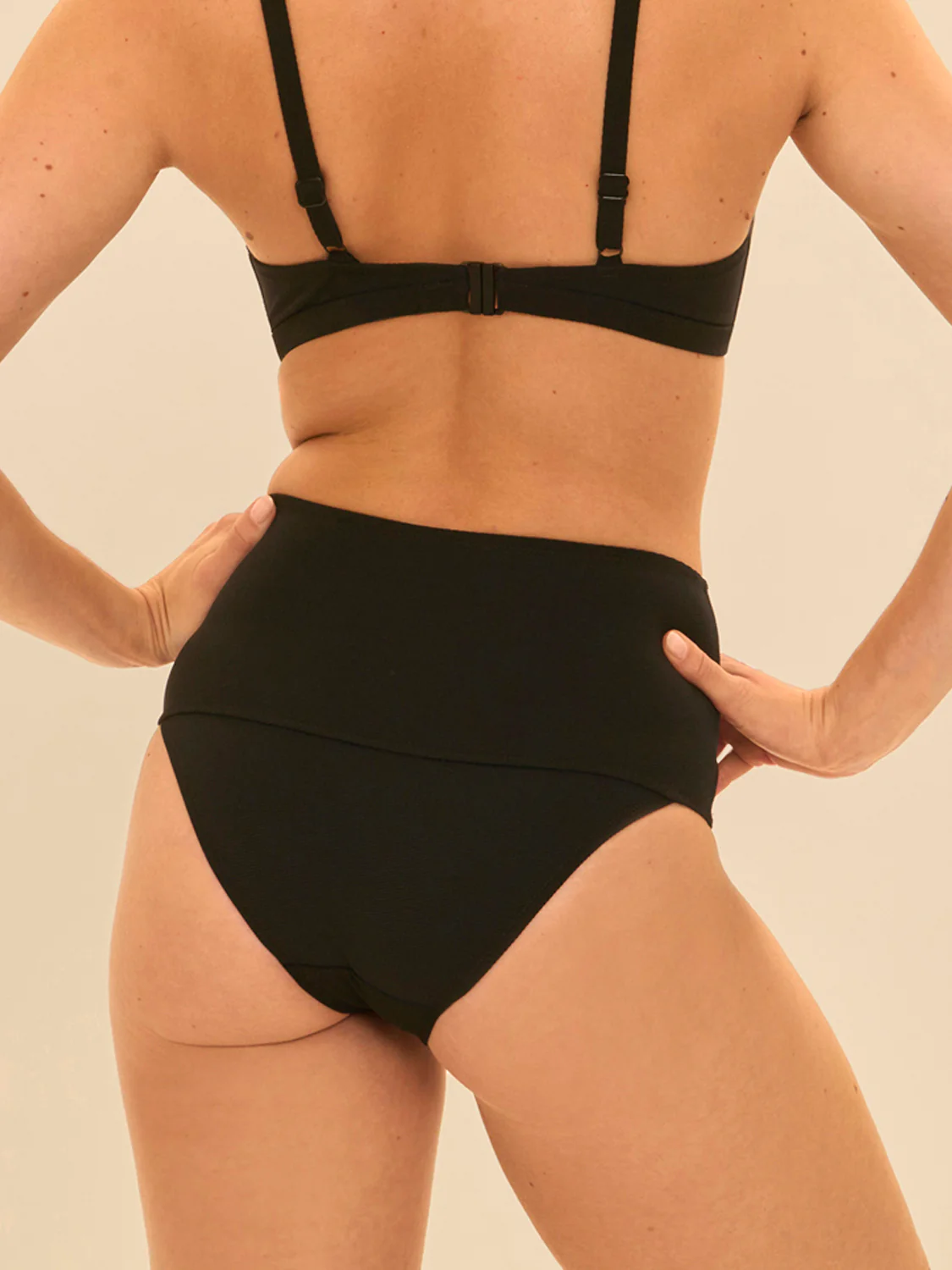 High-waist bikini brief - Black - Image 3