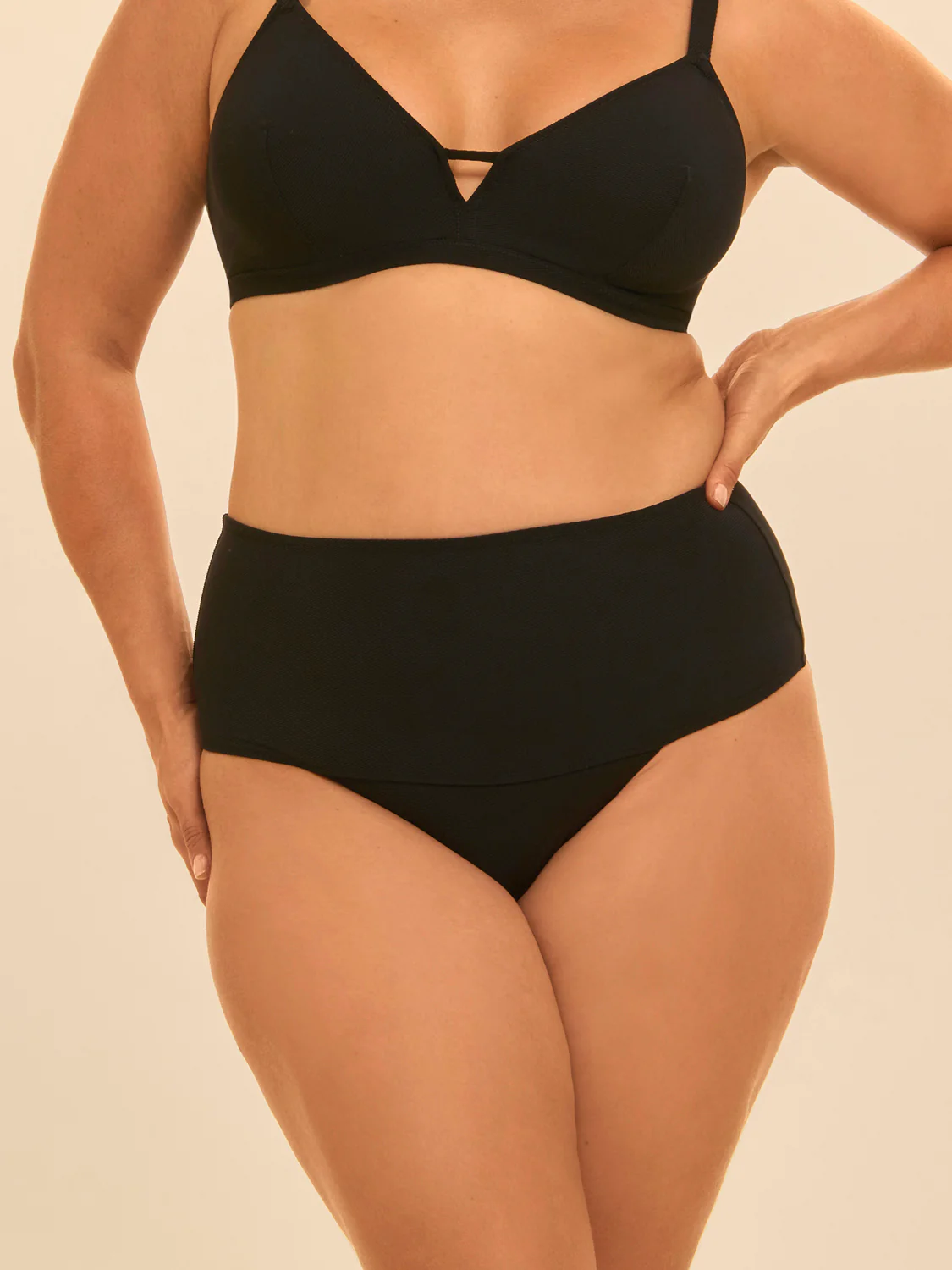 High-waist bikini brief - Black - Image 4
