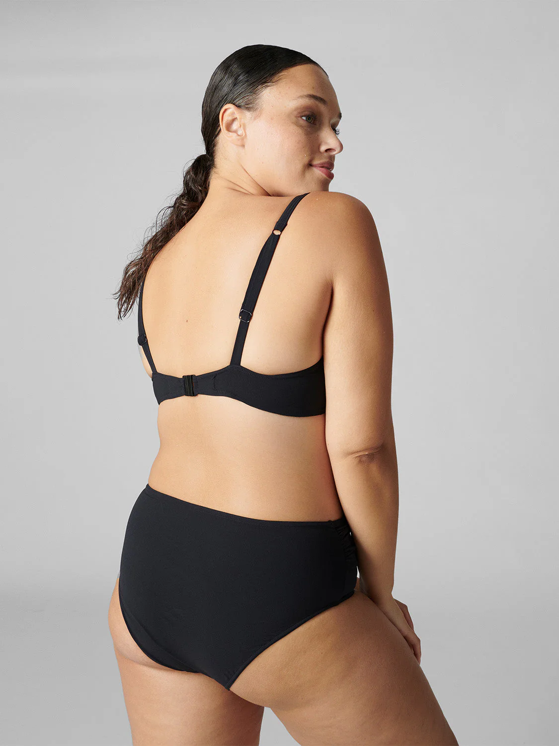 High-waist bikini brief - Black - Image 10
