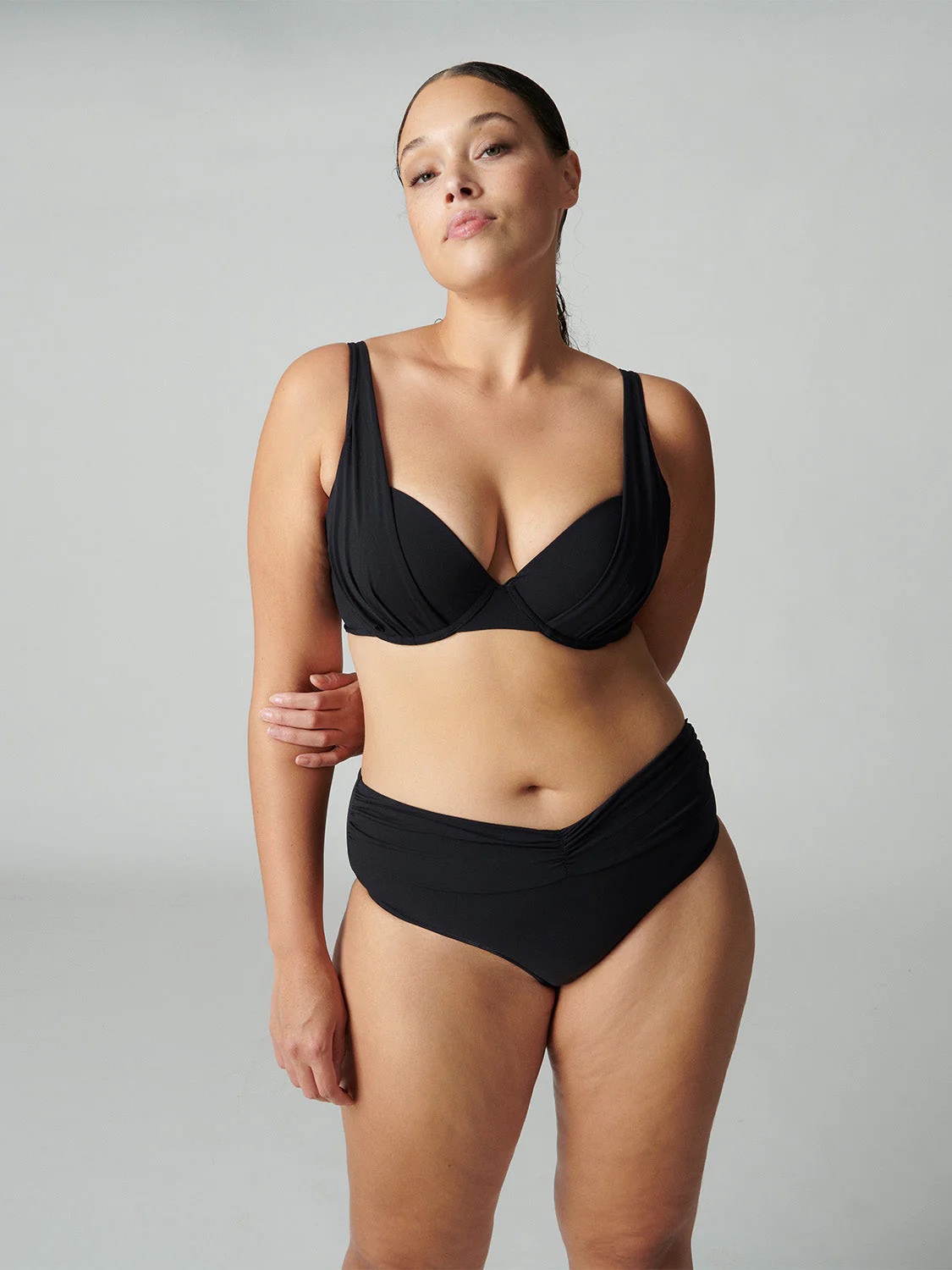 High-waist bikini brief - Black - Image 6