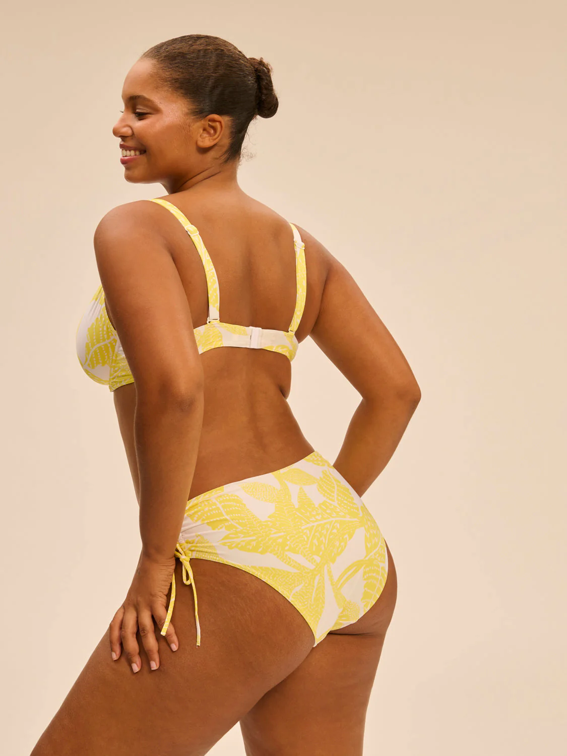 High-waist bikini brief - Plumeria Print - Image 10
