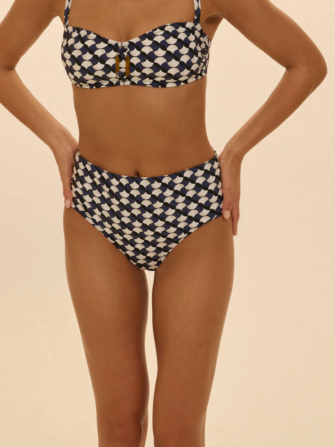 Cross-sell PDP 1-underwired-bandeau-bikini-top-sailing-print-magnetic