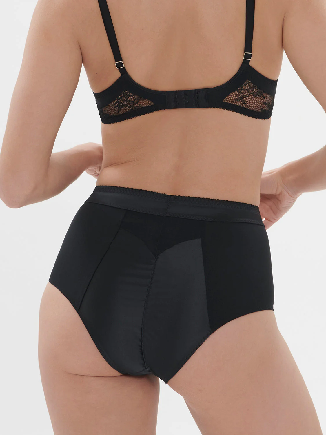 High-waist brief - Black - Image 2