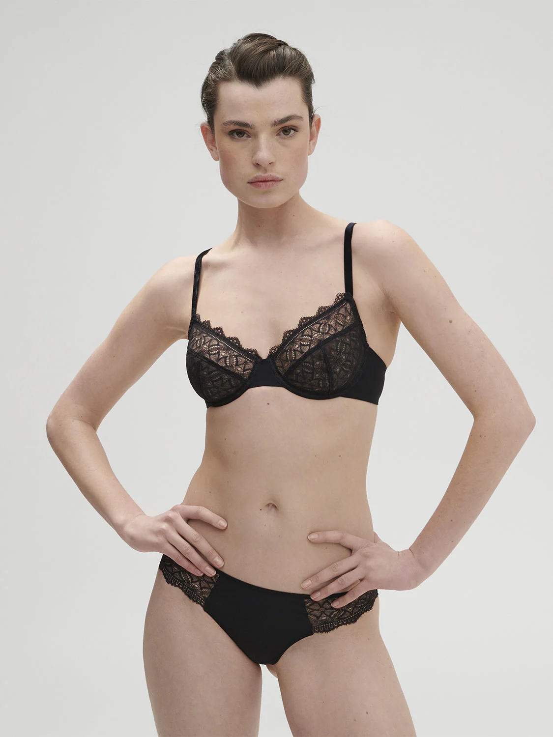 Moulded underwired bra - Black - Image 5