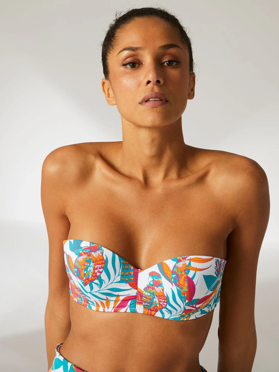 Moulded wireless bandeau bikini top - Summer white - Image 3