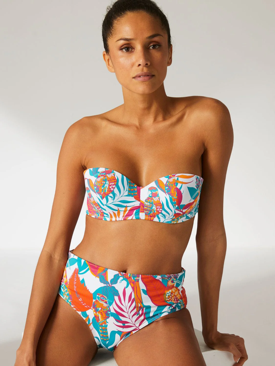 Moulded wireless bandeau bikini top - Summer white - Image 8