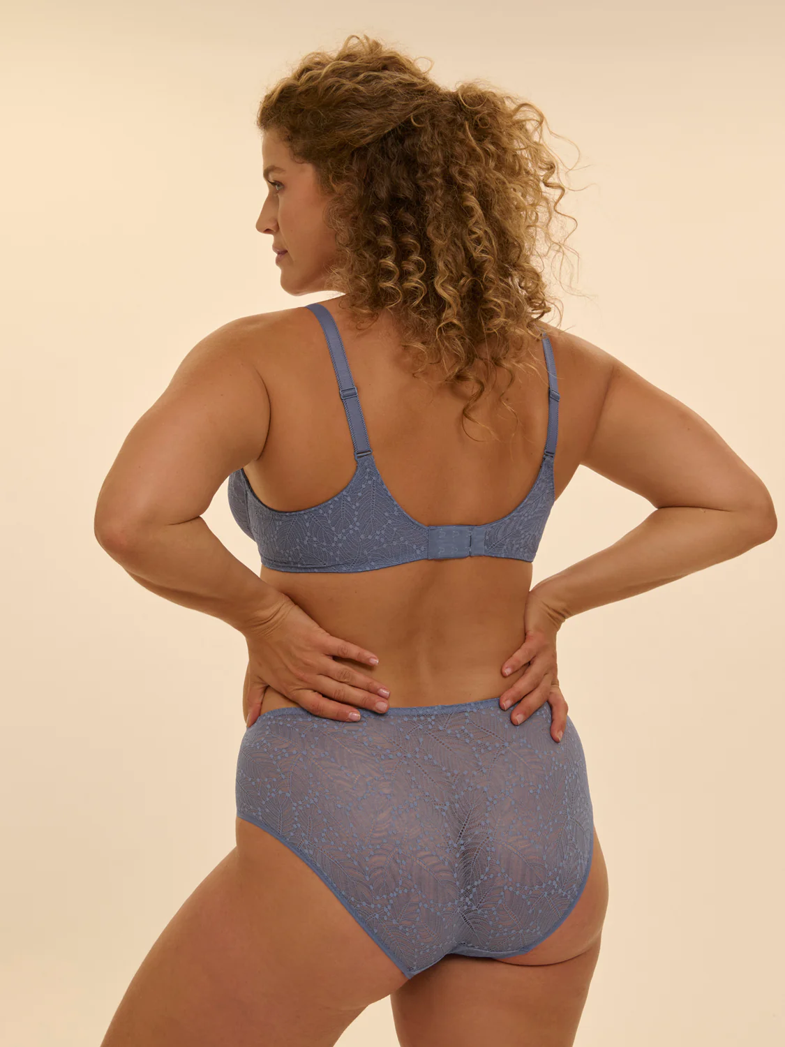 Plunging moulded underwired bra - Chambray Blue - Image 12