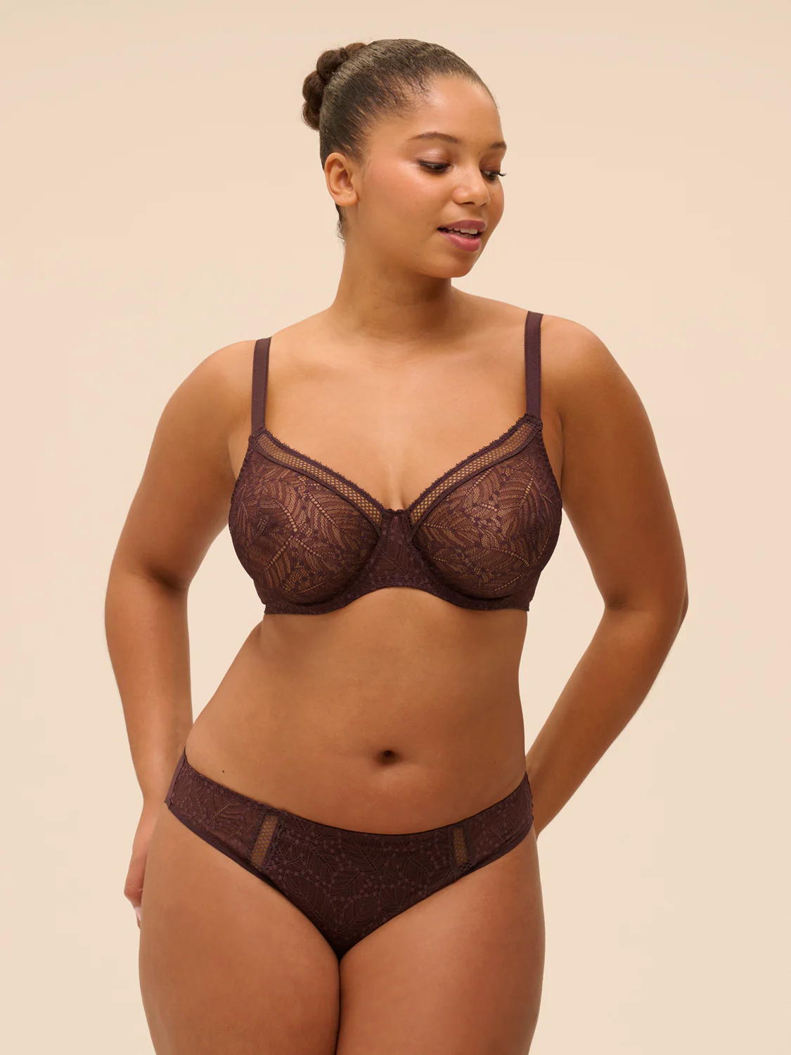 Plunging moulded underwired bra - Dark Brown - Image 15