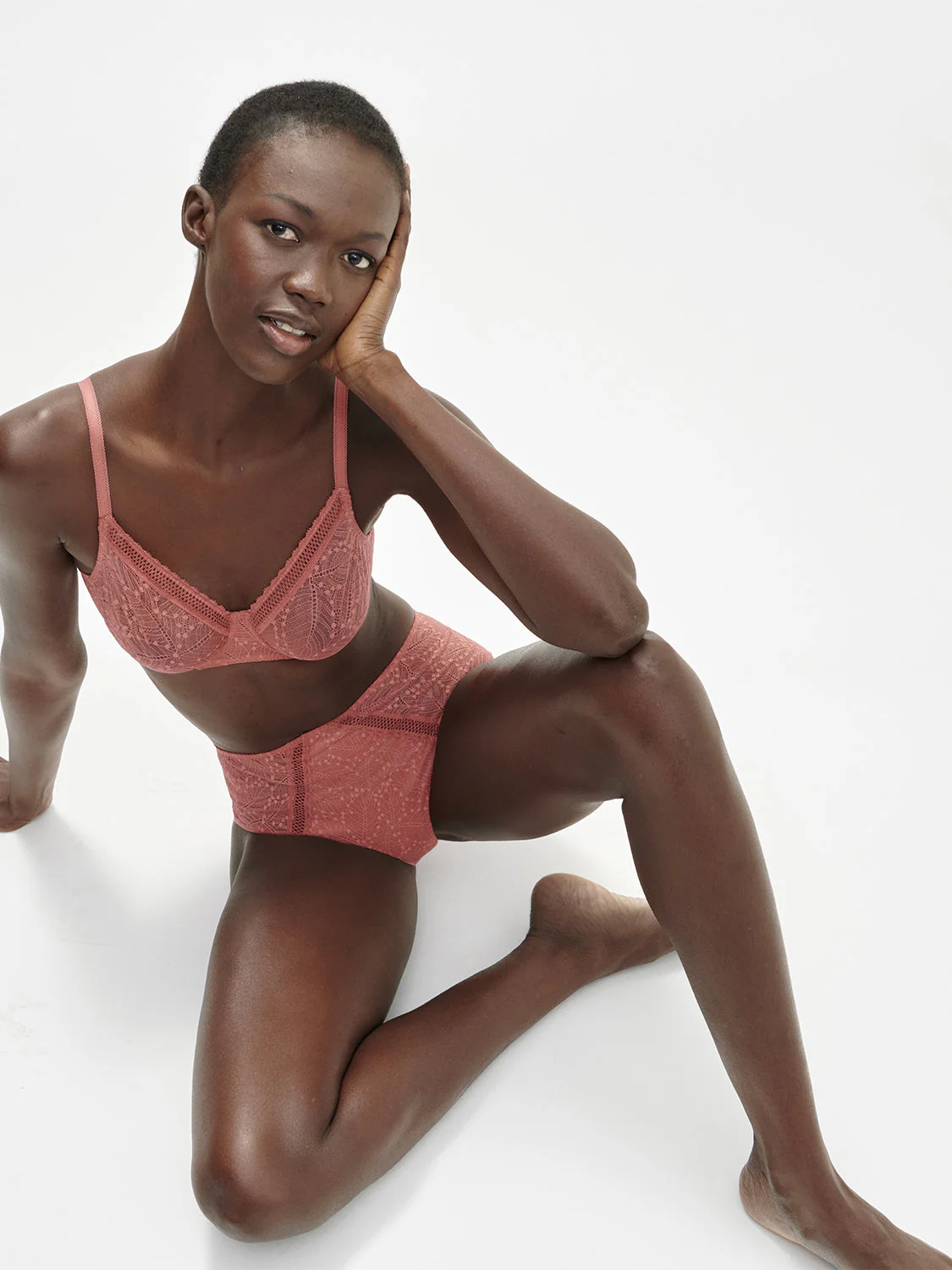 Plunging moulded underwired bra - Texas Pink - Image 5