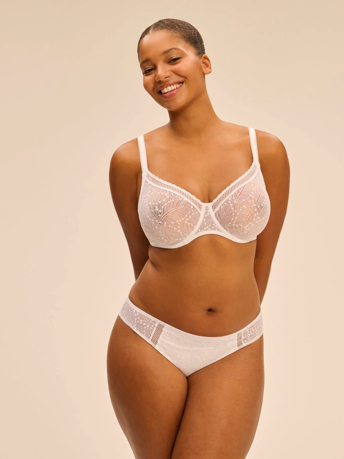 Plunging moulded underwired bra - White - Image 11
