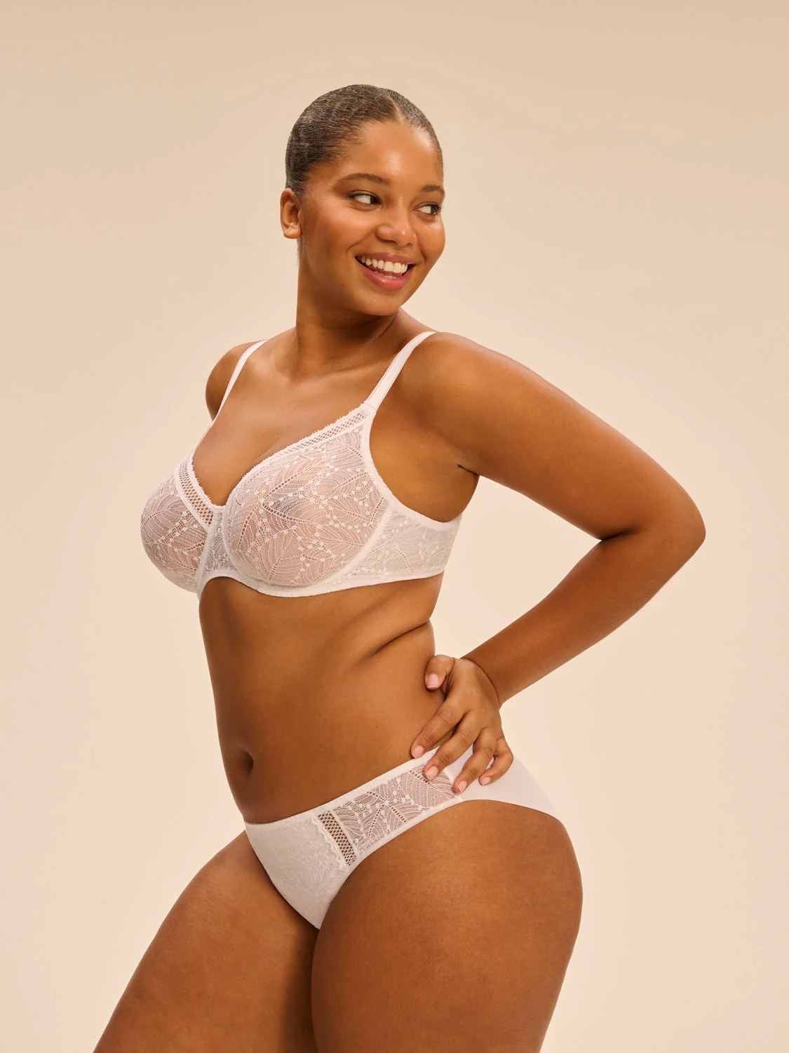 Plunging moulded underwired bra - White - Image 12