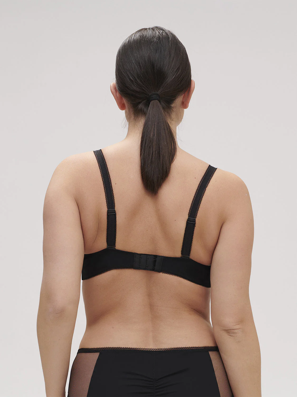 Plunging underwired bra - Black - Image 9