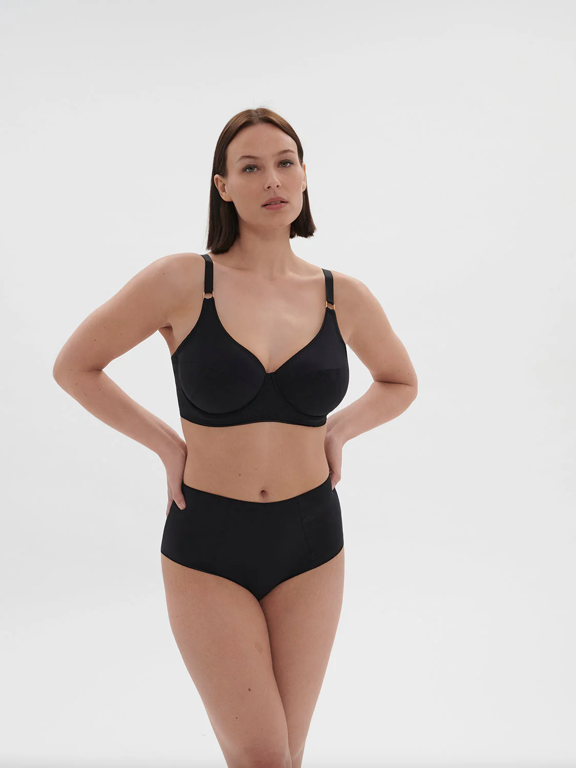 Plunging underwired bra - Black - Image 7