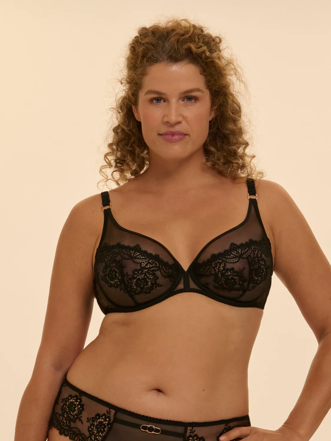 Plunging underwired bra - Black - Image 7