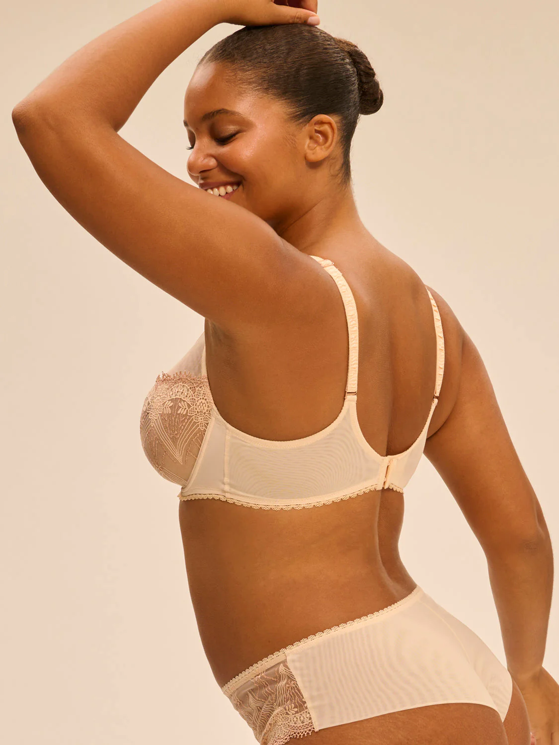 Plunging underwired bra - Chic Beige - Image 5