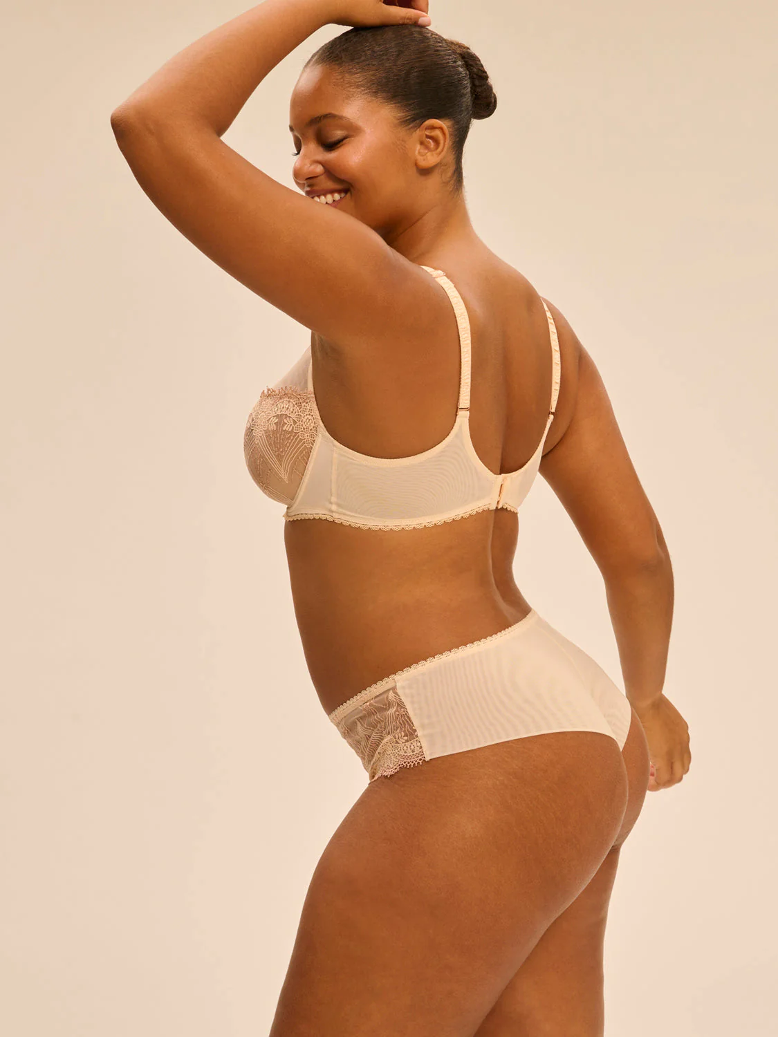Plunging underwired bra - Chic Beige - Image 6