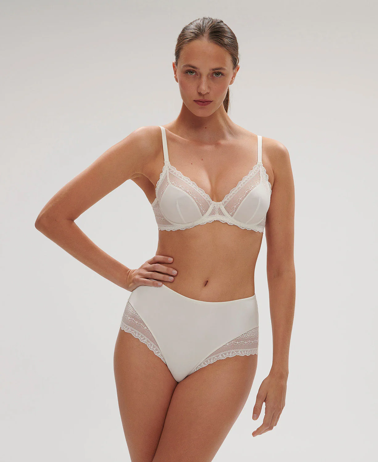 Plunging underwired bra - Natural - Image 4