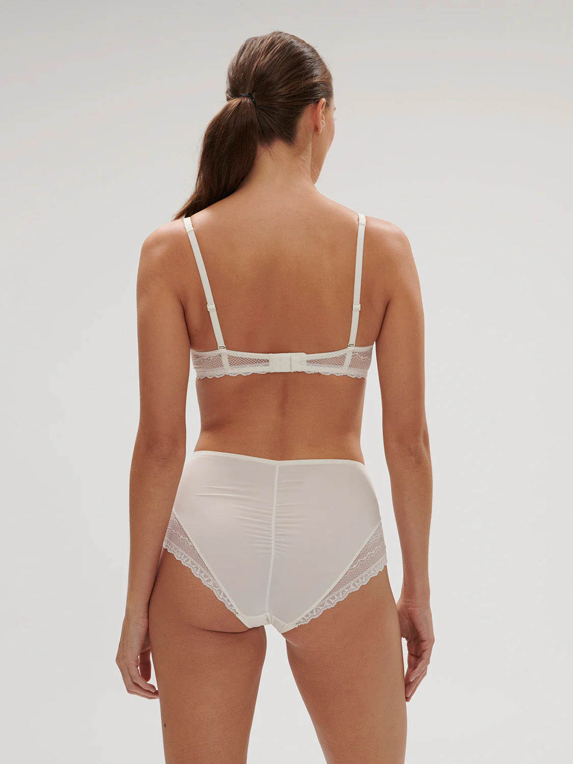 Plunging underwired bra - Natural - Image 6
