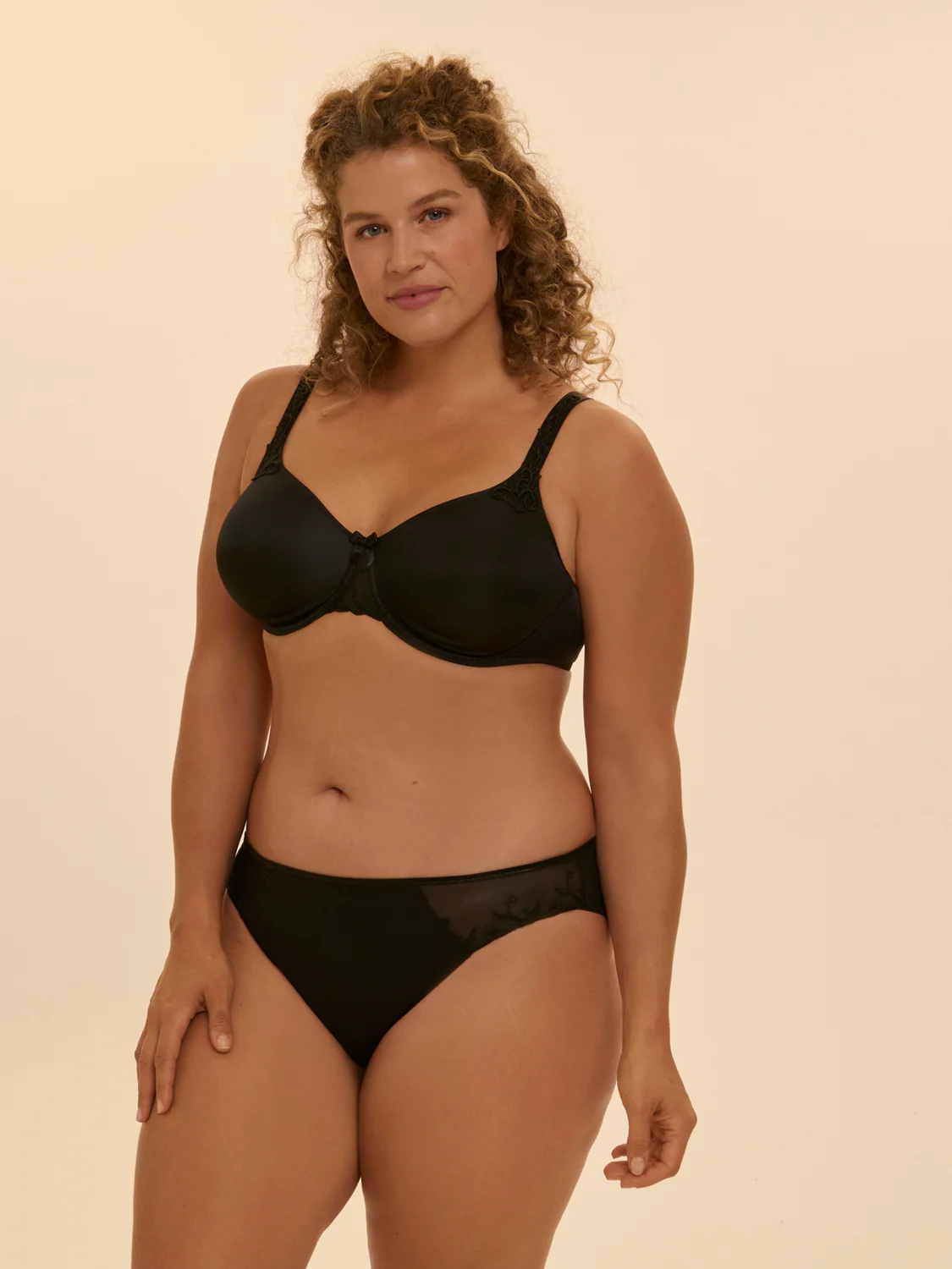 Rigid moulded bra - Black - Image 5