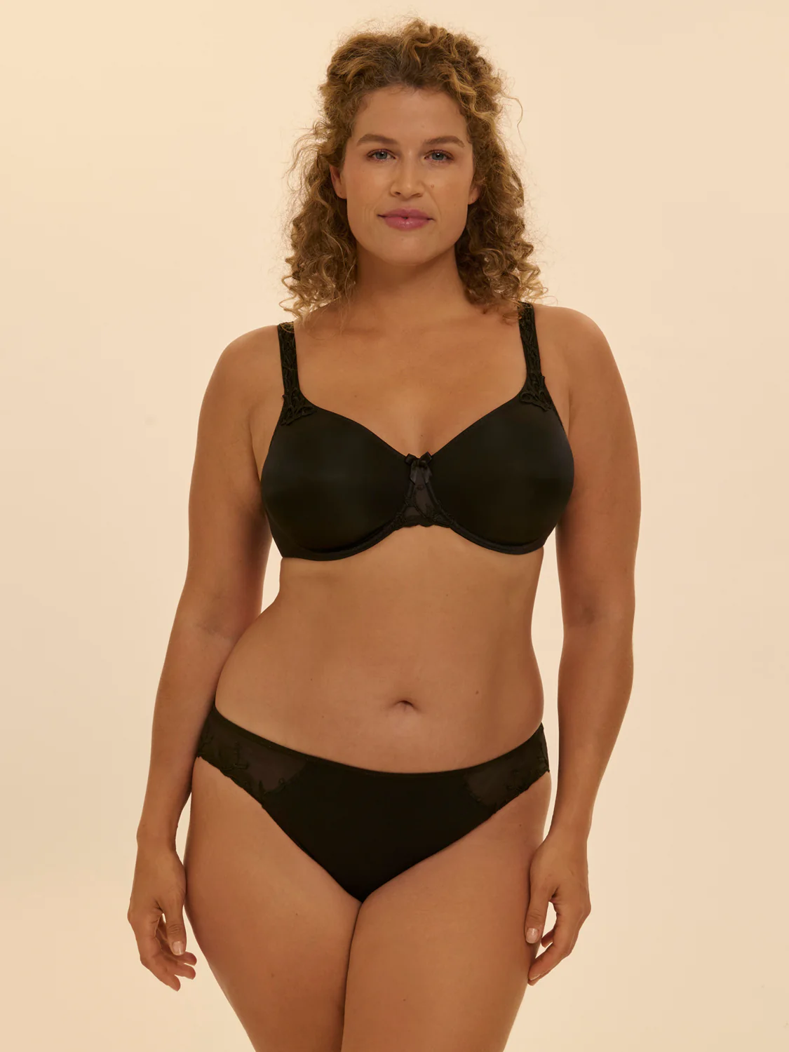 Rigid moulded bra - Black - Image 6