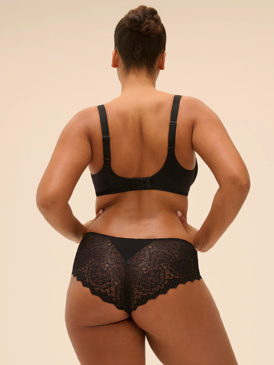 Rigid moulded bra - Black - Image 4
