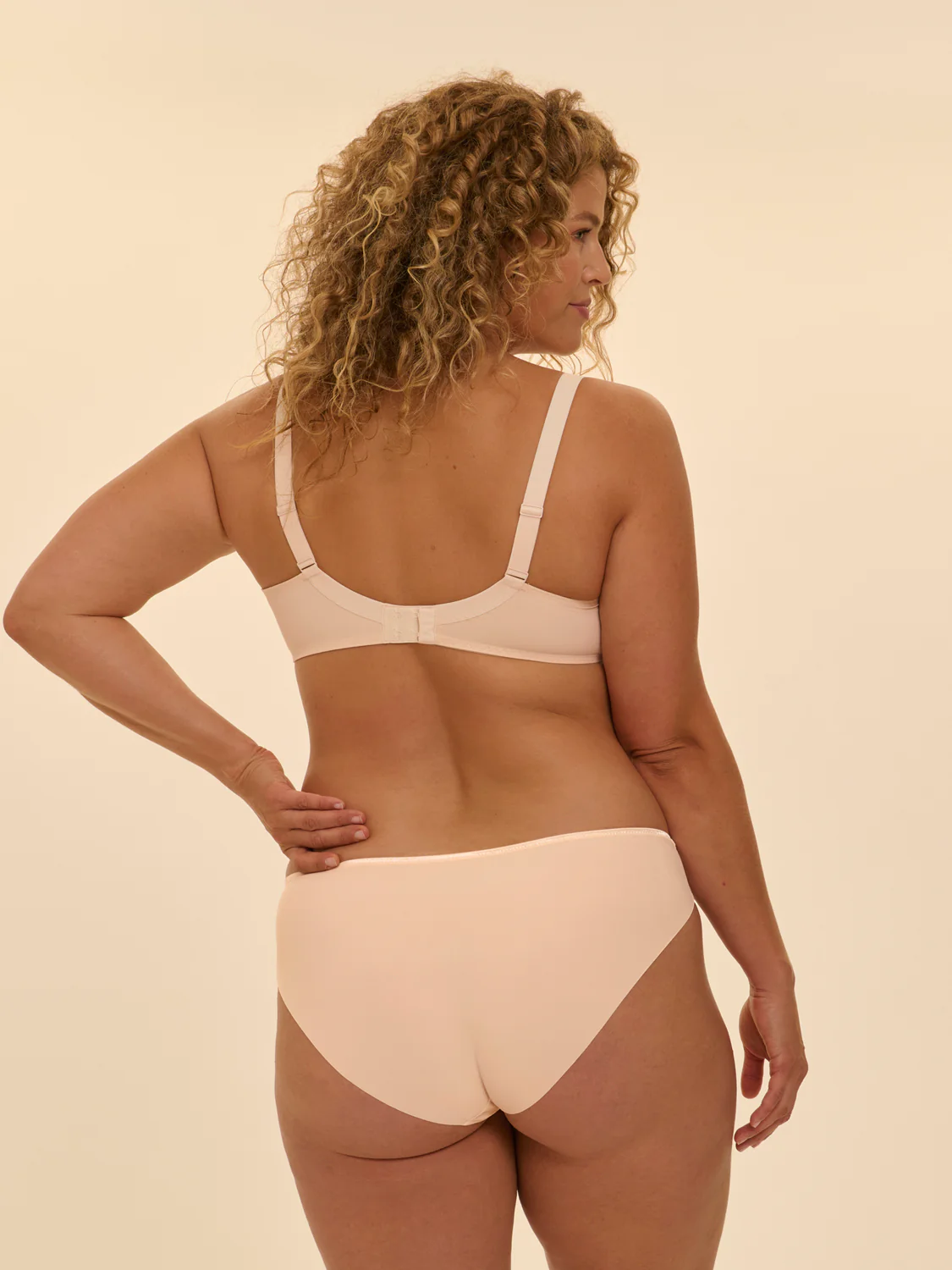 Rigid moulded bra - Chic Beige - Image 5
