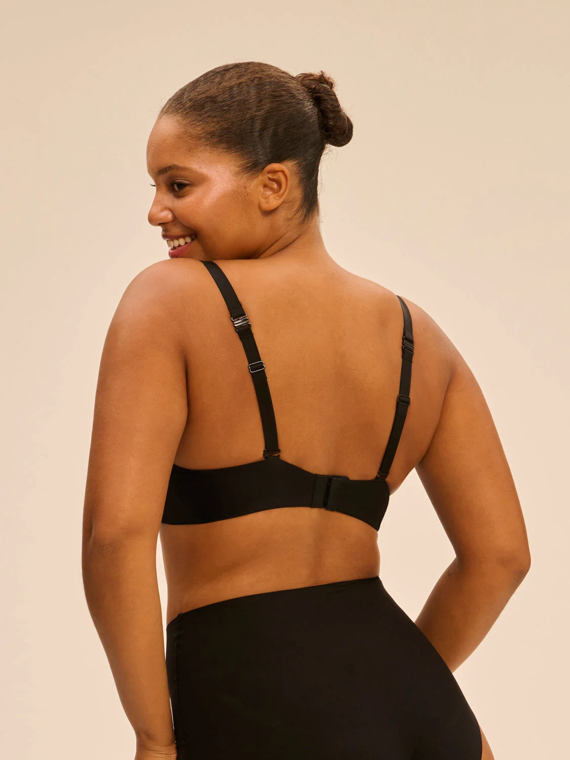 Seamless moulded multi-position bra - Black - Image 4