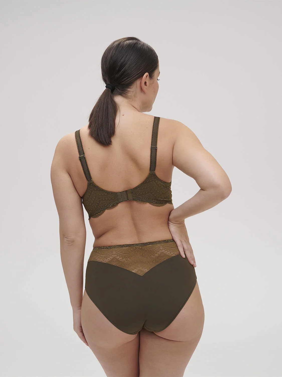 Squared neckline spacer bra - Adventure Green - Image 11