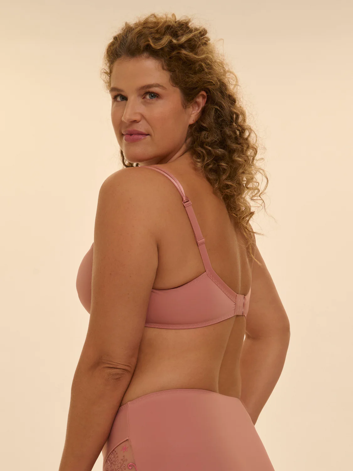 Squared neckline spacer bra - Smokey Pink - Image 11