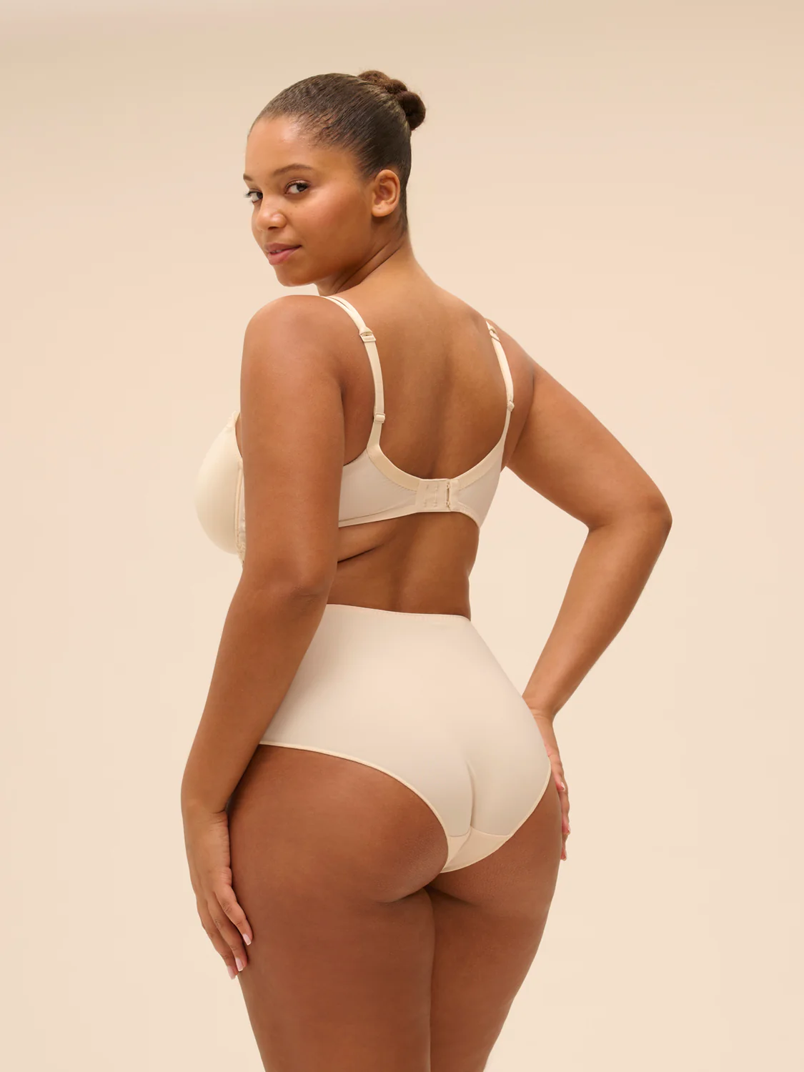 Squared neckline spacer bra - Topaz Beige - Image 12