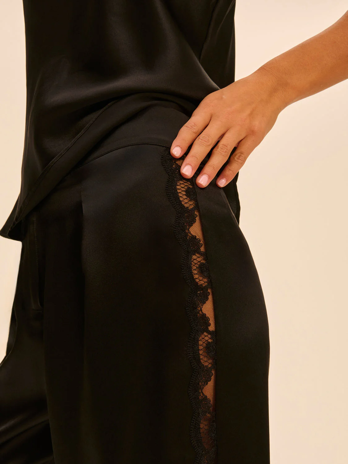 Trousers with embroidery - Black - Image 8