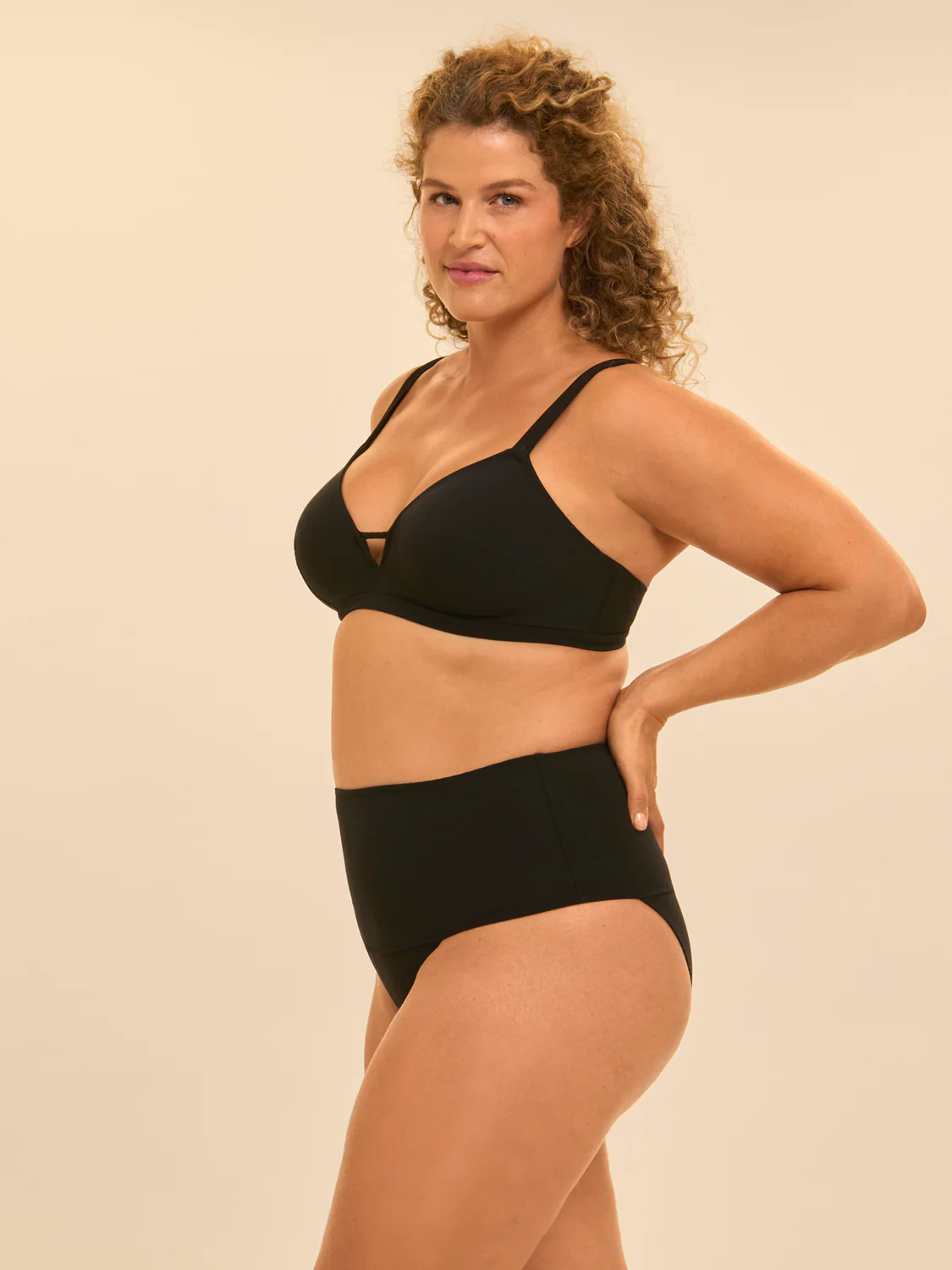 Underwired bikini triangle - Black - Image 6