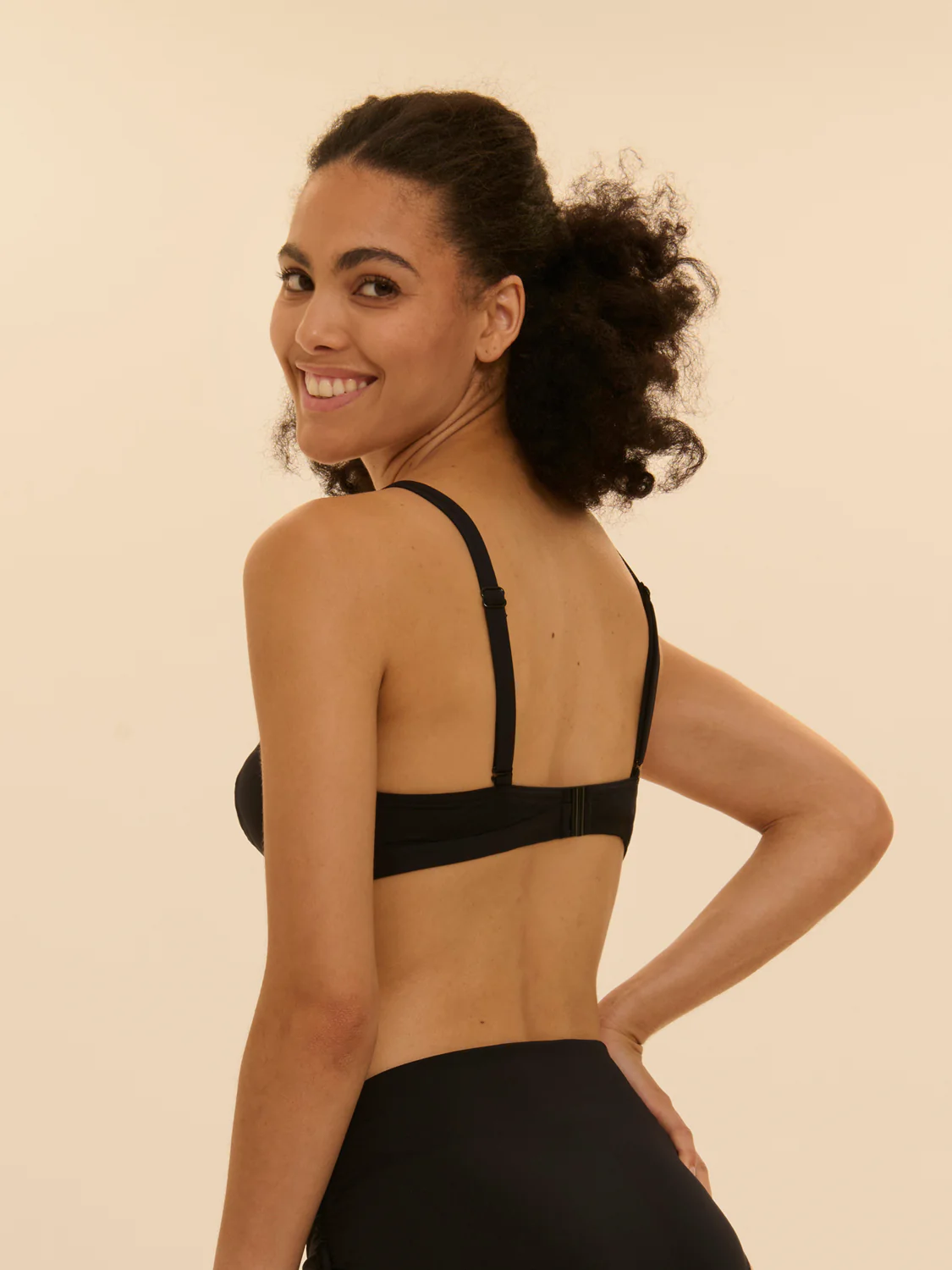 Underwired bikini triangle - Black - Image 5