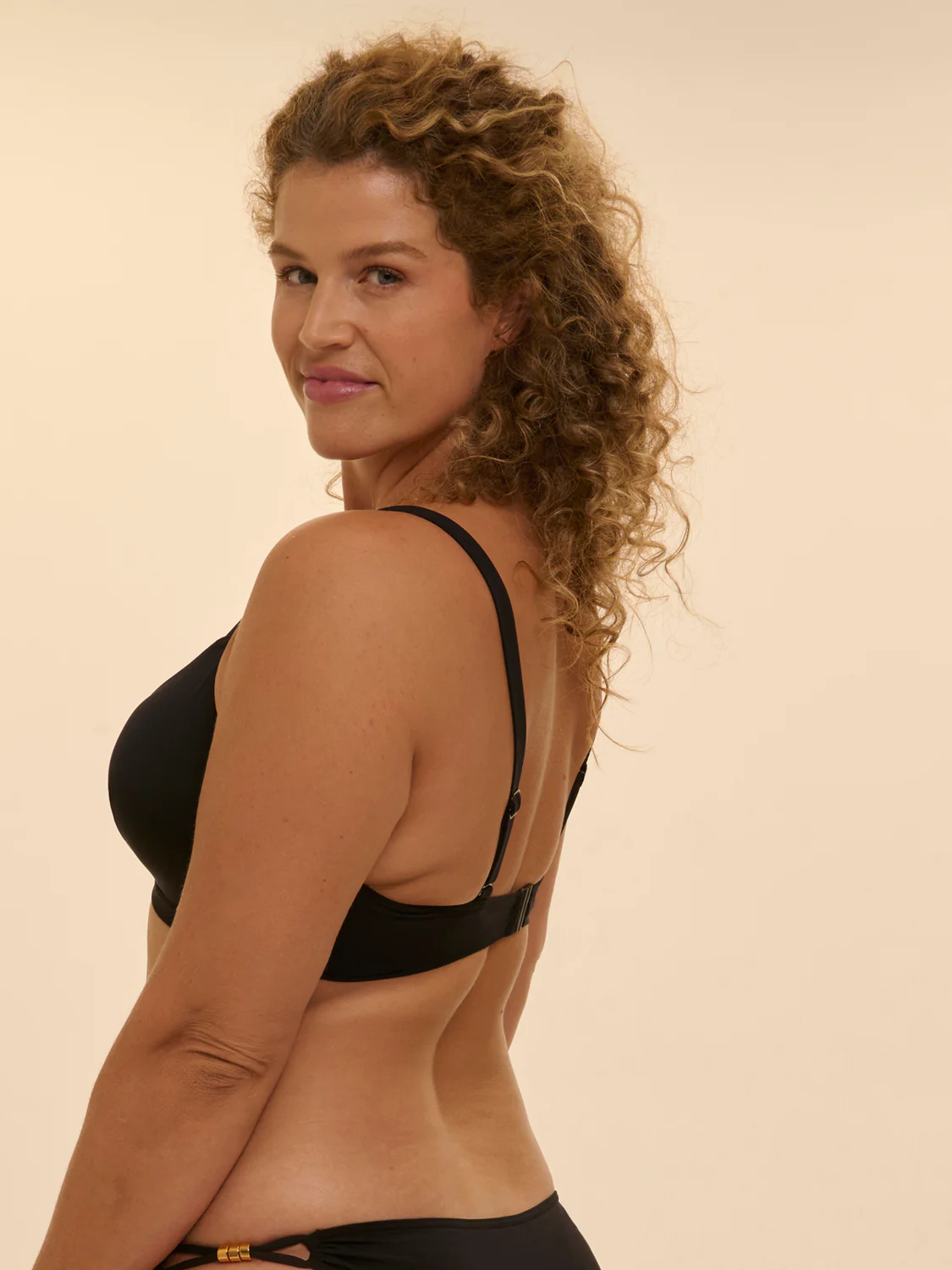 Underwired bikini triangle - Black - Image 8