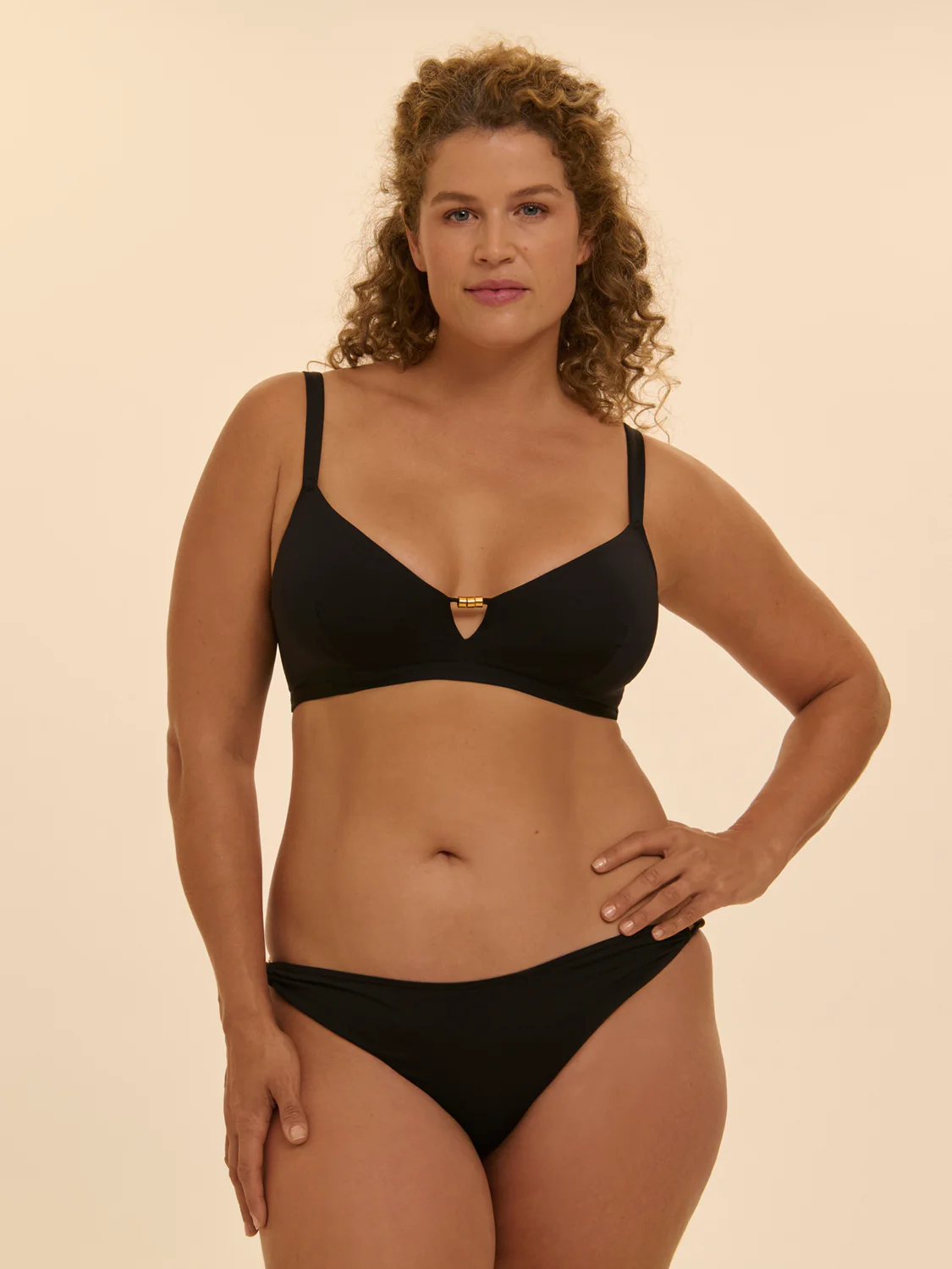 Underwired bikini triangle - Black - Image 9