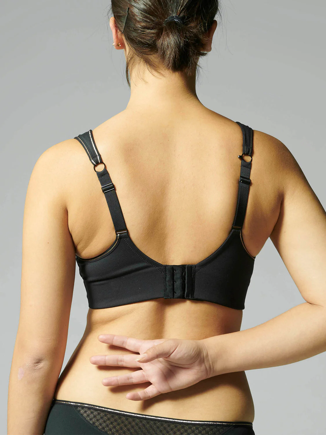 Underwired sports bra - Black - Image 10