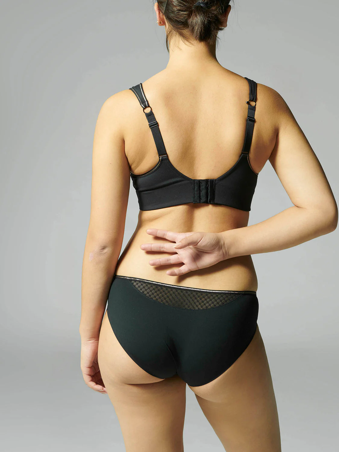 Underwired sports bra - Black - Image 4