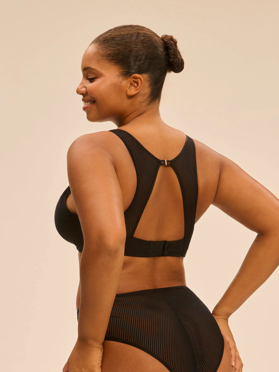 Underwired triangle bra - Black - Image 8